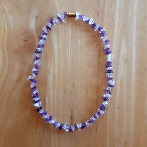 NEW CRYSTAL & AMETHYST CHIP NECKLACE W/BARREL CLASP, 17-1/2" LONG